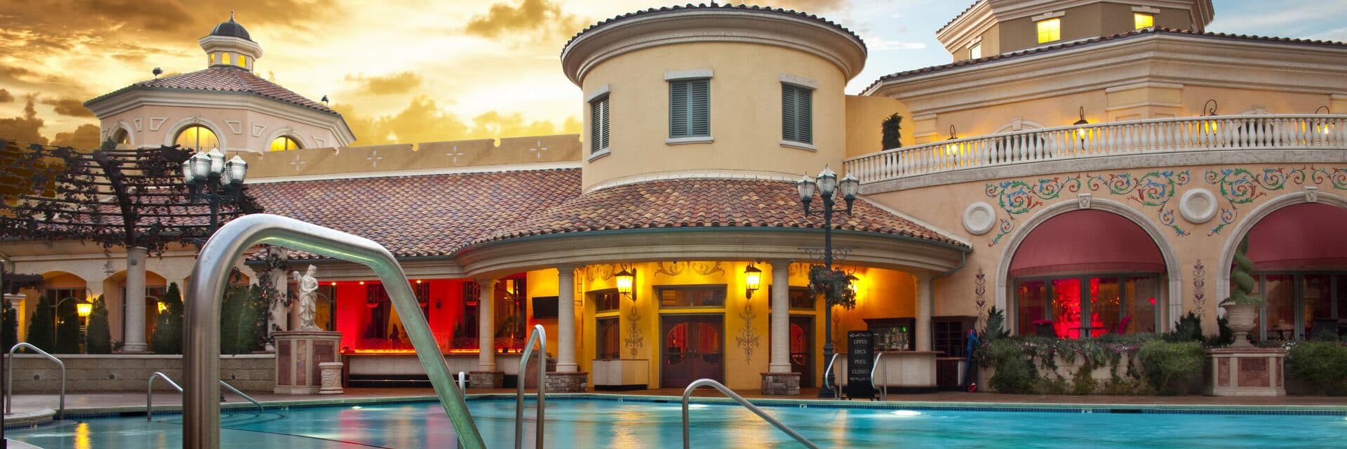 Peppermill Pool Complex
