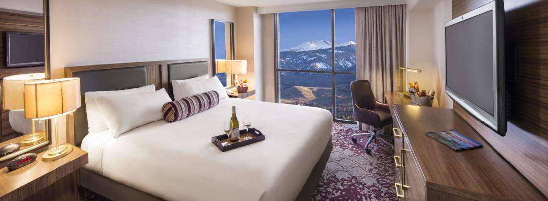 Corner Spa Suite | 1 King at Eldorado Resort Casino – AT THE ROW — guest suite amenities