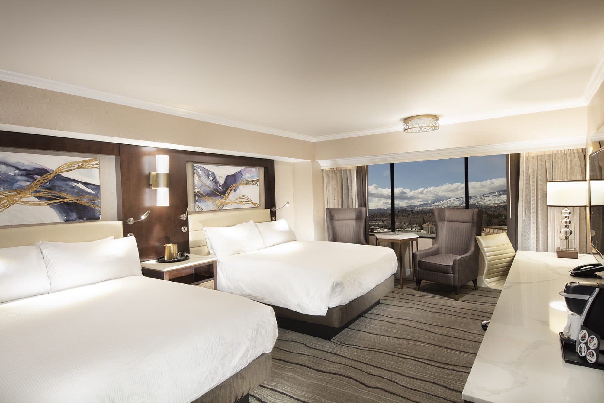 Peppermill Penthouse Suite at Peppermill Resort Spa Casino — guest suite amenities