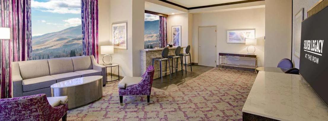 Silver Legacy Deluxe Spa Suite – 1 King at Silver Legacy Resort Casino — guest suite amenities