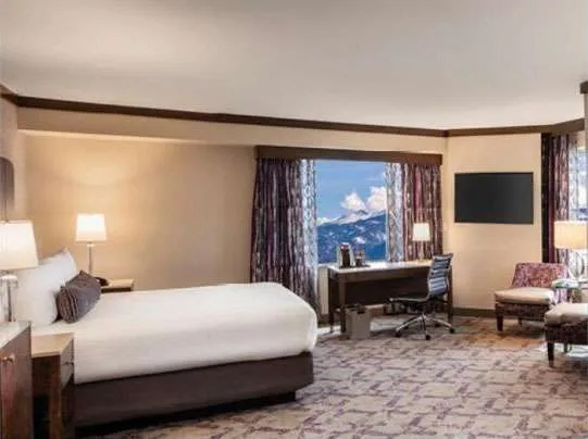 Silver Legacy Vista Room – 1 King at Silver Legacy Resort Casino — guest suite amenities