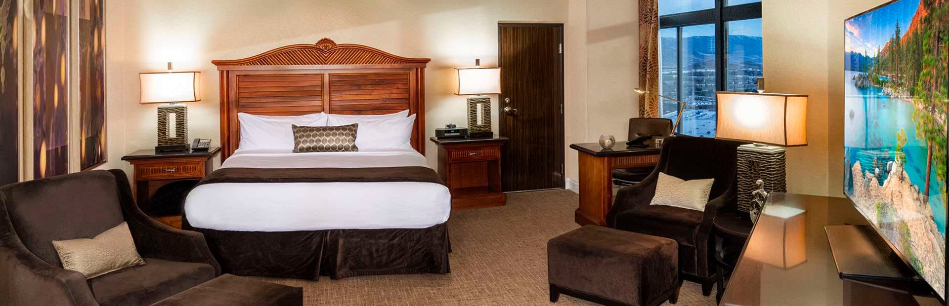 Atlantis Luxury Tower Room at Atlantis Casino Resort Spa — bedroom with premium bedding