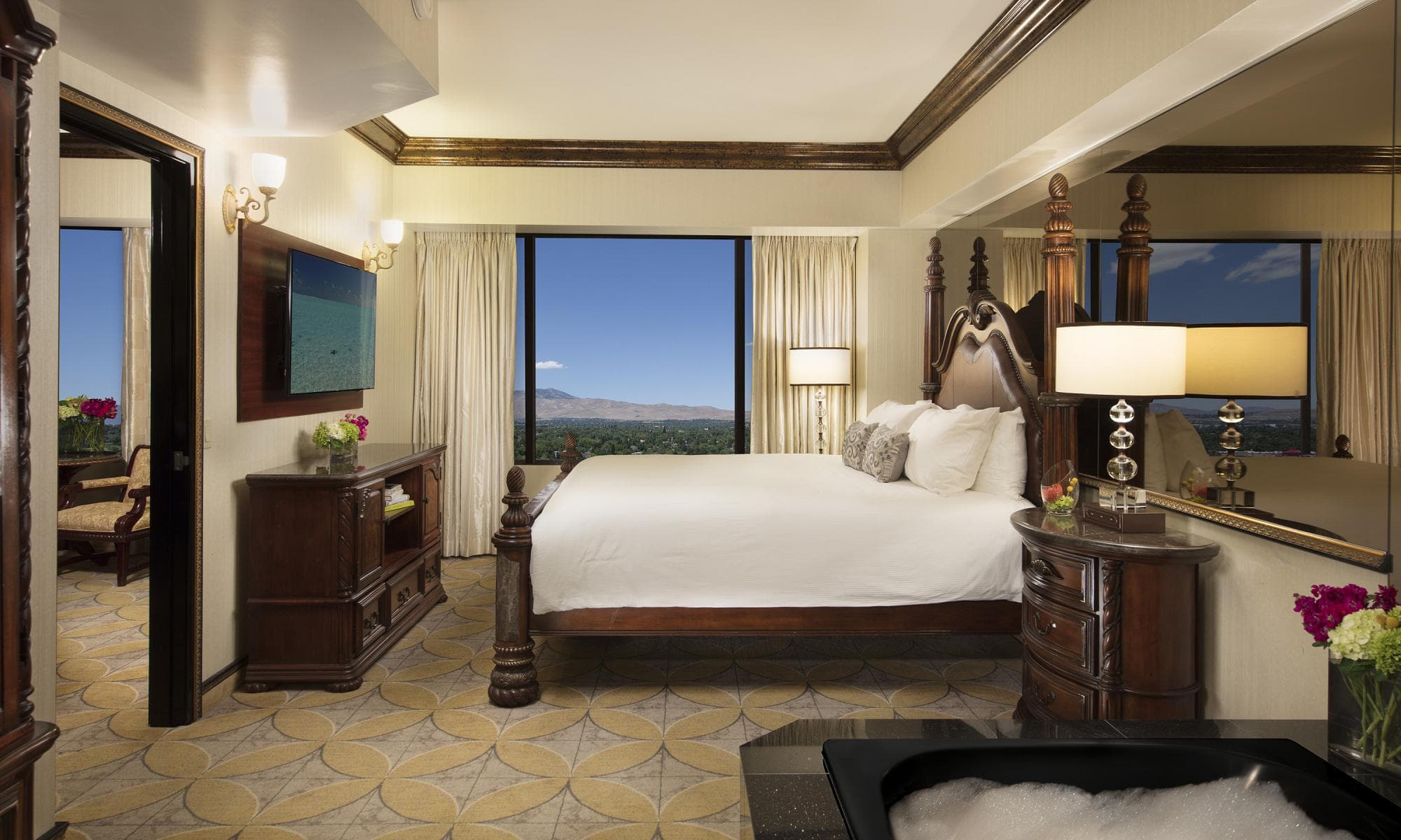 Peppermill Spa Suite at Peppermill Resort Spa Casino — guest room interior
