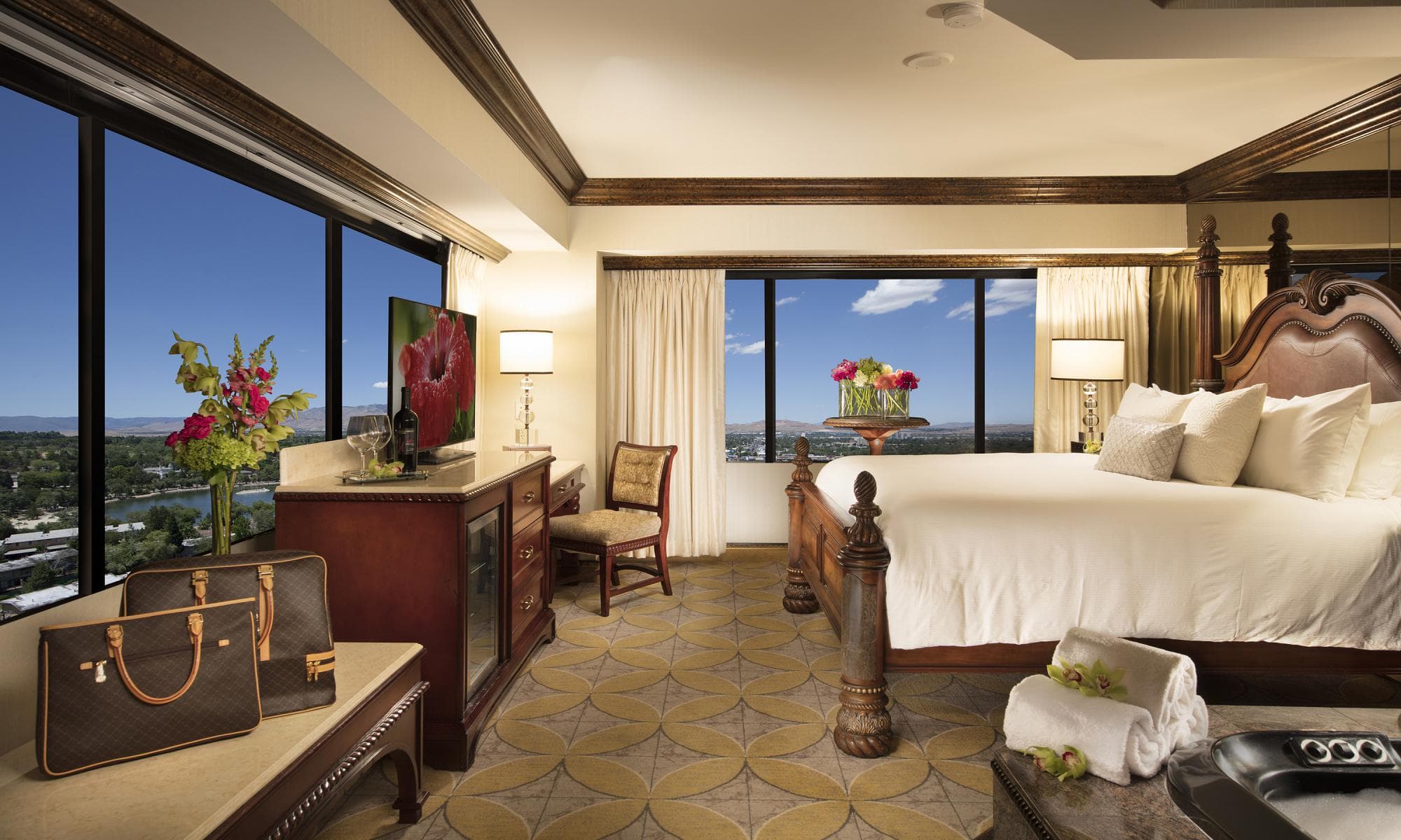 Peppermill Royal Suite at Peppermill Resort Spa Casino — room view